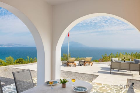Patio, Day, Natural landscape, View (from property/room), Balcony/Terrace, Seating area, Sea view