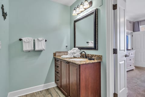 Reflections 402 by Emerald Coast Retreats Apartment hotel in Lower Grand Lagoon