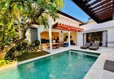 Property building, Day, Garden, Pool view, sunbed