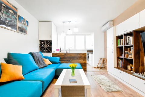 Library, Living room, Seating area