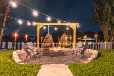 Patio, Night, Natural landscape, BBQ facilities, BBQ facilities, Garden, Balcony/Terrace, Garden view