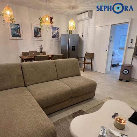 TV and multimedia, Living room, Seating area, Dining area, air conditioner