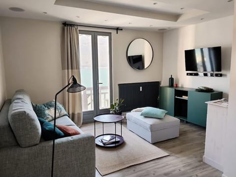 Communal lounge/ TV room, TV and multimedia, Living room, Seating area