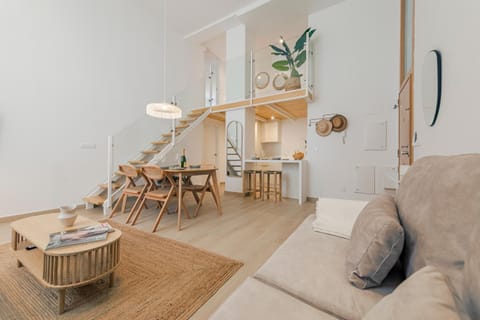 Kitchen or kitchenette, Living room, Seating area, Dining area