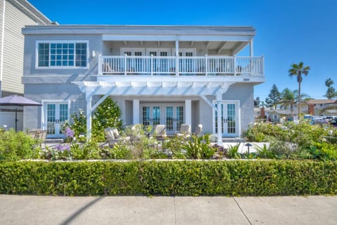 Juniper Beach Entire Home - Sleeps 18 - Oceanfront House in Carlsbad
