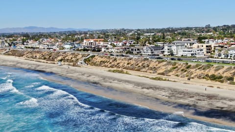 Juniper Beach Entire Home - Sleeps 18 - Oceanfront House in Carlsbad
