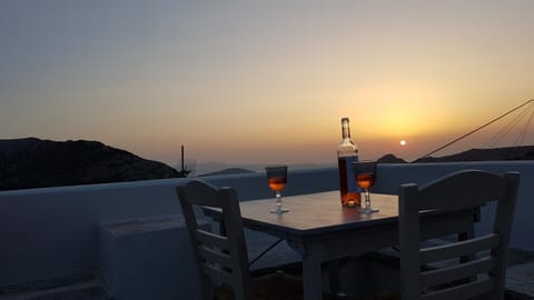 Balcony/Terrace, Mountain view, Sea view, Sunset
