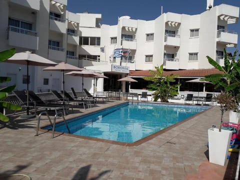 Property building, Patio, Day, Pool view, Swimming pool, sunbed