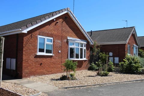 Property building, Neighbourhood, Garden