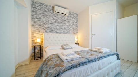 Bed, Bedroom, towels, wardrobe, air conditioner