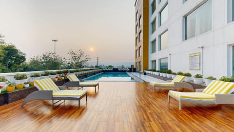 Balcony/Terrace, Pool view, Swimming pool