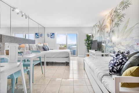 Vista Mar: Bay Views Close to Miami Attractions Apartment in North Bay Village