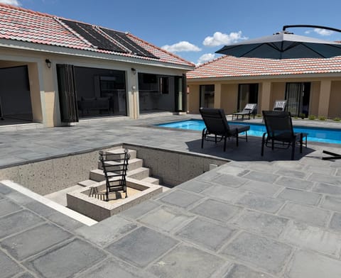 Pool view, Swimming pool, sunbed