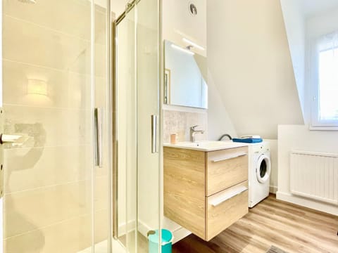 Shower, Bathroom, washing machine