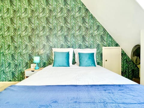 Bed, Photo of the whole room, Bedroom