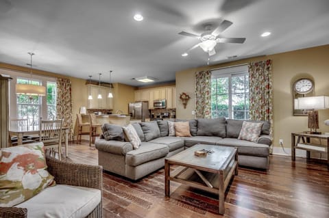 4828 Cantor Ct House in Briarcliffe Acres