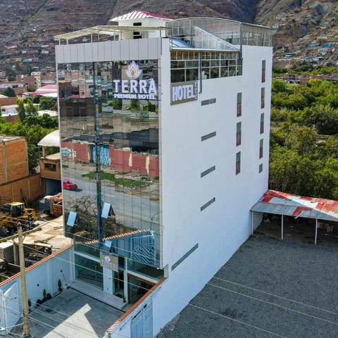 Property building, Pool view