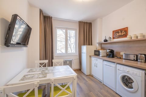 TV and multimedia, Coffee/tea facilities, Kitchen or kitchenette, dishwasher, minibar, toaster, washing machine, kitchen