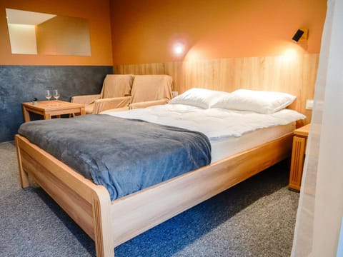 Communal lounge/ TV room, View (from property/room), Living room, Photo of the whole room, Seating area, Bedroom, Alcoholic drinks, Family