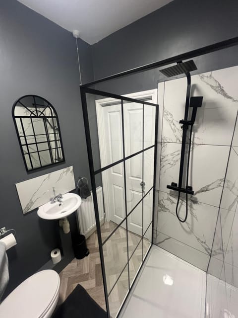 Cosy home perfect for families and contractors with free parking House in Darlington