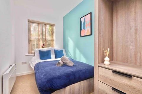 Central Headingley - Work & Family Relocations - FREE Parking Apartment in Leeds