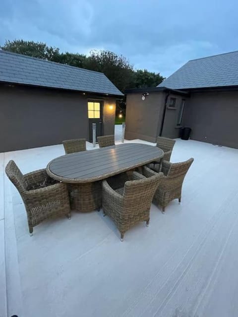 Spanish Point Luxury Home beside sea with Sauna! Villa in County Clare