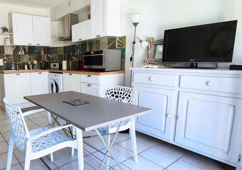 Communal lounge/ TV room, Living room, locker, kitchen