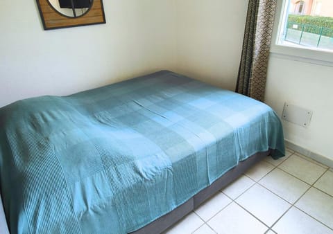 Photo of the whole room, Bedroom, air conditioner