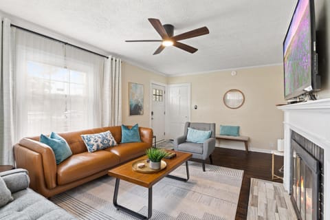 Communal lounge/ TV room, TV and multimedia, Living room, Seating area, Evening entertainment, fireplace