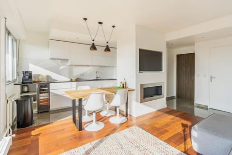 Comfortion Le Papillon - Appartement de luxe avec vue et piscine Apartment in Puteaux