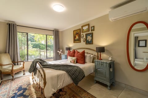 Photo of the whole room, Bedroom, Garden view, hair dryier, air conditioner