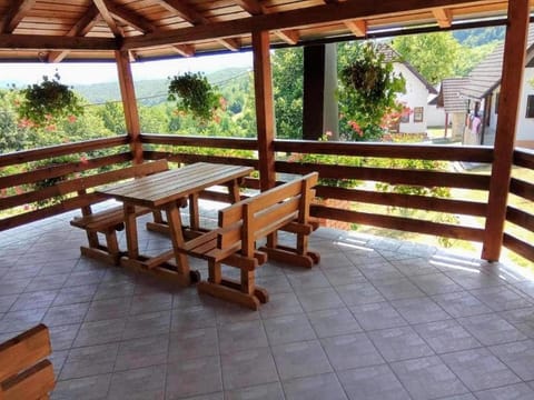 Apartments Poljanak Green House Hotel in Plitvice Lakes Park