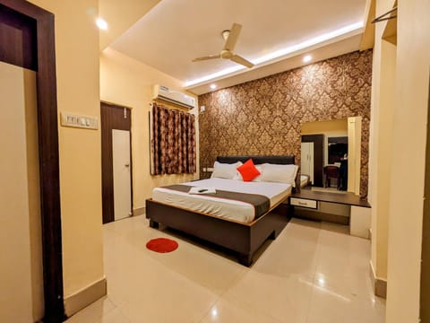 Bed, Bedroom, fireplace, air conditioner