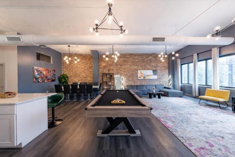 Massive 6BR Luxury Suite Sleeps 12 Guests with Jacuzzi & Pool Table Perfect Group Stay and Optional Parking Near McCormick Place & Soldier Field Apartment in South Loop