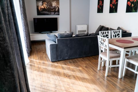 Communal lounge/ TV room, TV and multimedia, Living room, Seating area, Evening entertainment