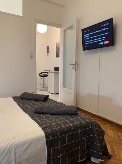 Bed, TV and multimedia, Bedroom