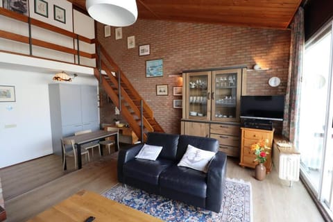 TV and multimedia, Photo of the whole room, Seating area