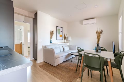 Living room, Photo of the whole room, Dining area