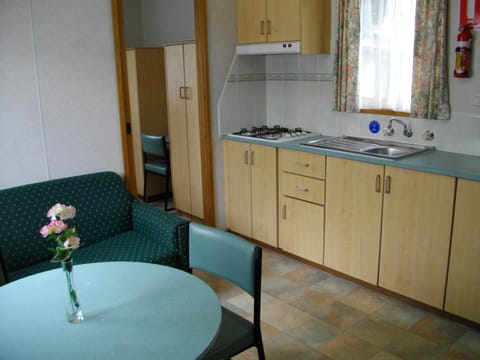 Coffee/tea facilities, Living room, Seating area, Dining area