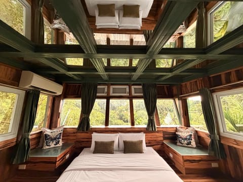 Bed, Photo of the whole room, Bedroom, Garden view