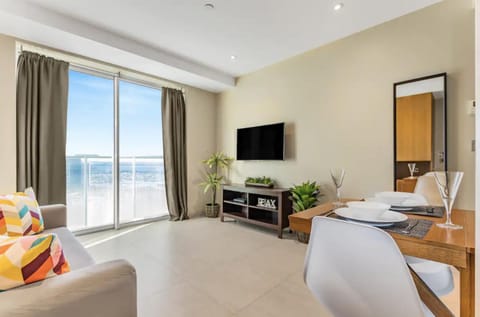 Natural landscape, TV and multimedia, Living room, Seating area, Evening entertainment