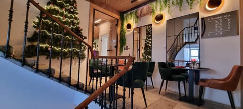 Seating area, Breakfast