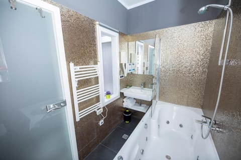 Shower, Bathroom, Bath, towels