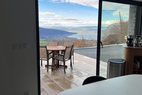 Magnifique Suite Takapuna 4/6p vue lac & montagne Apartment in Haute-Savoie