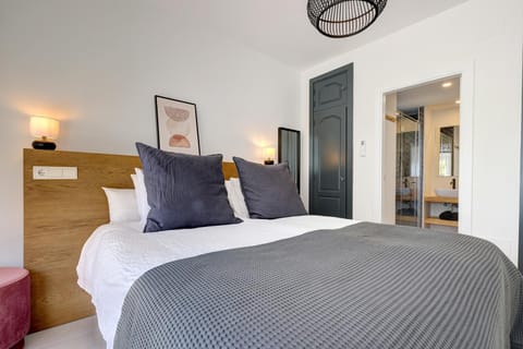 Bed, Bedroom, wardrobe