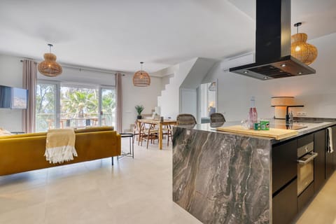 Kitchen or kitchenette, Living room