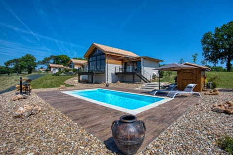Property building, Day, Natural landscape, Garden, Pool view, Swimming pool, sunbed