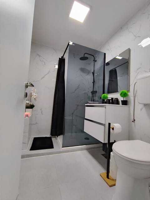 Shower, Toilet, Bathroom
