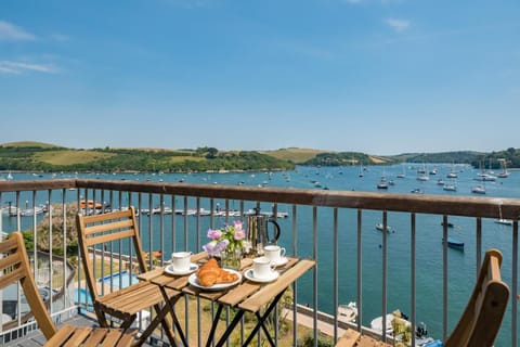 Day, Natural landscape, View (from property/room), Balcony/Terrace, Food and drinks, Dining area, River view, Sea view, Drinks