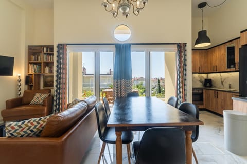 Living room, Dining area, kitchen